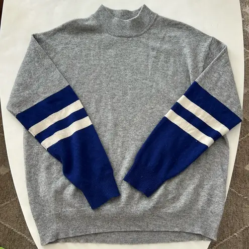 Velvet by Graham and Spencer 100% Cashmere Gray Blue Stripe Sleeve Sweater M Size M