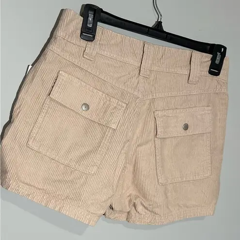 Urban Outfitters NWT  BDG
Zoey Corduroy Cargo Short
Beige Size 4