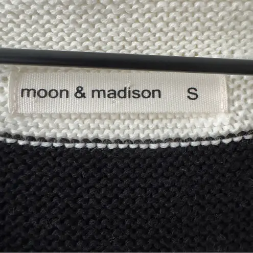 Moon & Madison 100% Cotton Black and White Striped Knit Sweater Top Long Sleeve