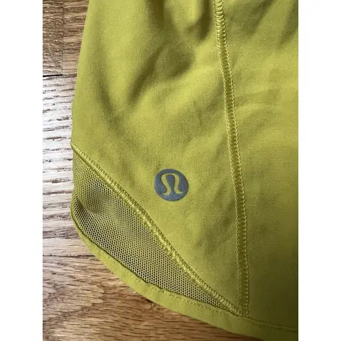 Lululemon Hotty Hot Short II Long 4" Size 6 Butter Yellow