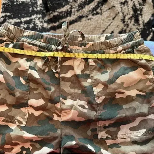 Love Tree  Cream and Green Camouflage Cargo Shorts