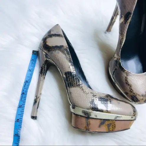 Brian Atwood  Fontanne Metallic Pumps EUC Sz 8 EUC