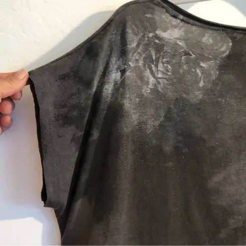 Rock & Republic  top small gray oversized tee distressed material floral