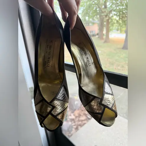 Vintage Bruno Magli black metallic snakeskin satin peep toe heels, size 8M