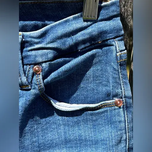 Good American  Good Legs Skinny Jeans With Frayed Hem