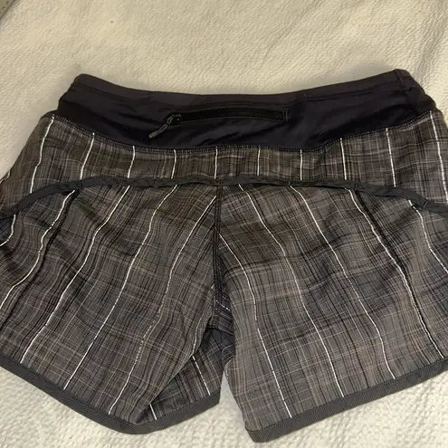 Lululemon  size 4 gray/ pink Plaid Shorts