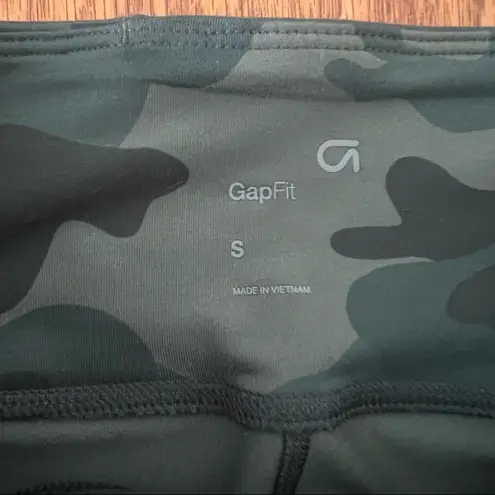 Gap NWOT Gapfit camo biker shorts size small