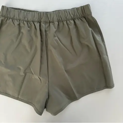 Gymshark  XL/L Scallop Hem Shaped Shorts & Elevate Chain Oversized T-Shirt Set - Image 5