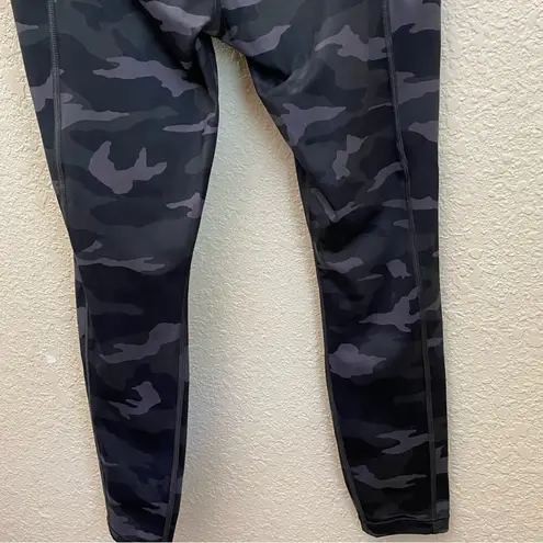 Athleta  ultimate camo 7/8 tights leggings Size Small stash pocket ankle crop