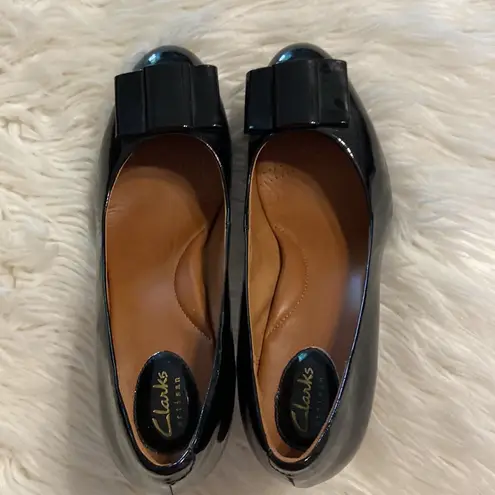 Clarks CLARK Artisan Shoes size 8.5 patend leather with bow color black