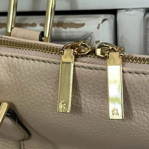 G.I.L.I Got it Love It Cream Pebbled Leather Convertible Handbag Crossbody