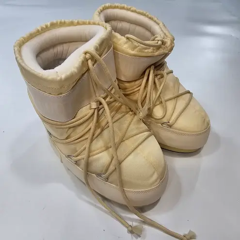 The Moon  BOOT Icon Low Nylon Boot in Cream