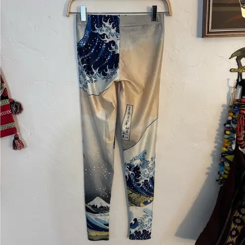 Blackmilk GREAT WAVE OF KANAGAWA BY HOKUSAI PRINTED LEGGINGS SZ SMALL MED RISE