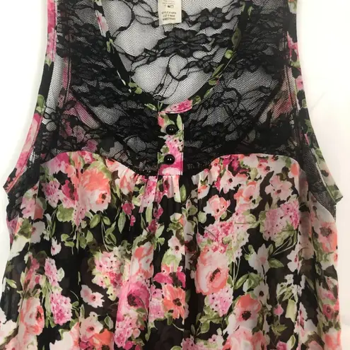 Fashion Magazine  I Sleeveless Floral Lace Top