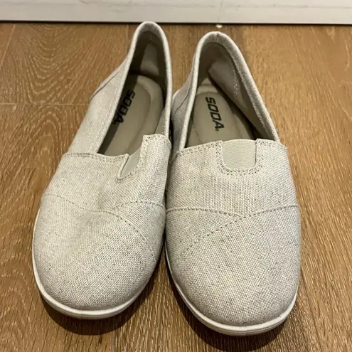 Soda  ultra comfy fabric slip-ons ivory barely worn