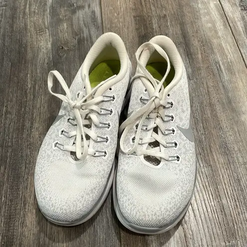 Nike  free distance running shoes hyper jade/white size 8