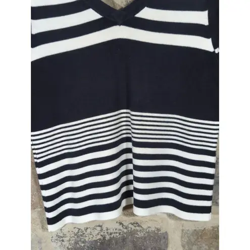 Carolyn Taylor Top Woman's Large V-Neck Cap Sleeve Black White Striped