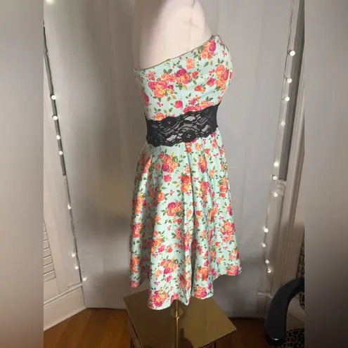 Wild Daisy Strapless Floral Fit & Flare Dress with Black Lace Waist – Size S