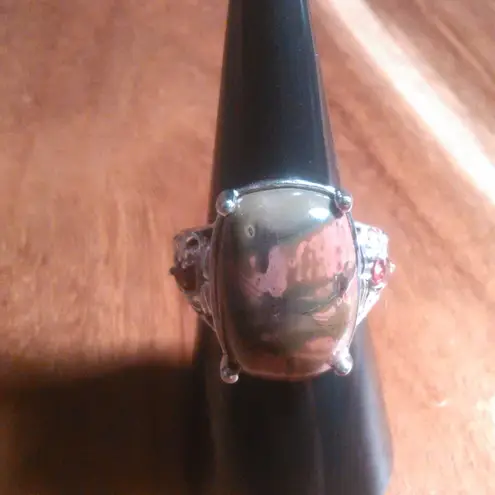 Venus Jasper and Mozambique Garnet Platinum Bond Ring (Size 7)