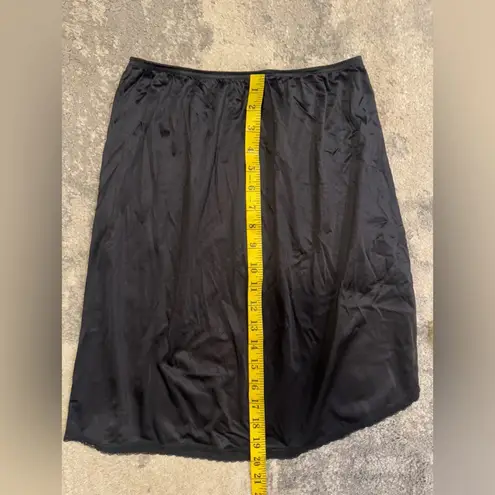 Vassarette Women’s 90’s Black  Slip