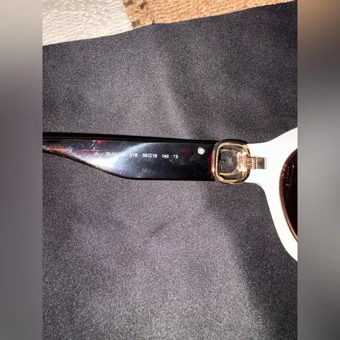 Guess  Italian Sunglasses new without tag includes case & cleaning cloth thumbnail 8