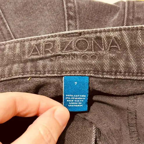 NEW Juniors Size 7 Arizona Jeans Shortie Black Shorts Frayed Denim 2.5" Inseam