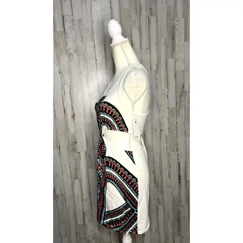 NWT Women's Geometric Cut