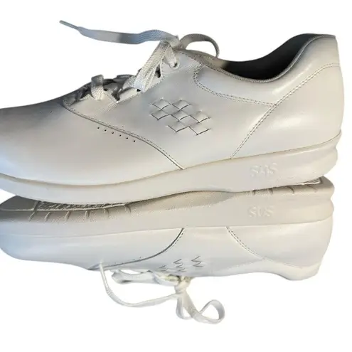 SAS Free Time White “Nurse Shoes” Sz 10