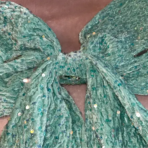 NWOT light blue fuzzy sequined sleeveless prom dress size 6 with large bow