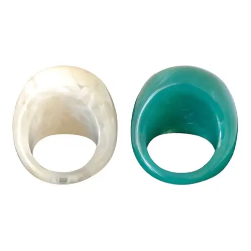 2 NIP Trendy Acrylic Fashion Big Rings In Ivory And Green Size 7