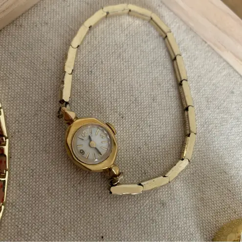 Anthropologie Gold curated minimalist preppy jewelry set - Image 5