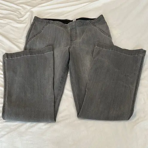 Chicosâplatinum sz 1 (M) grey distressed elastic waistâstretchyâflareâjeansâGUC Gray