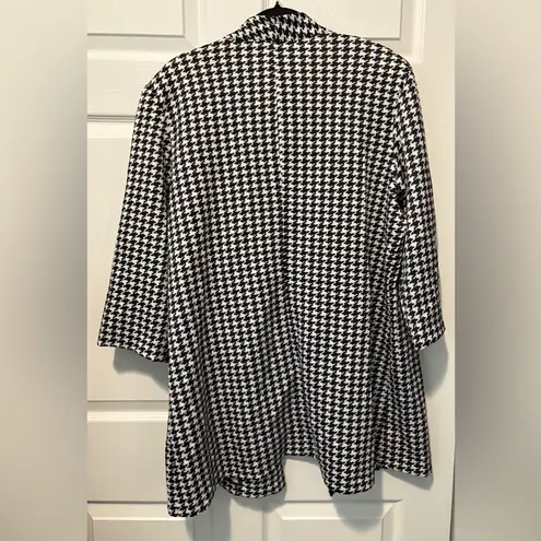NYC Black and White Houndstooth Cape Size 1X