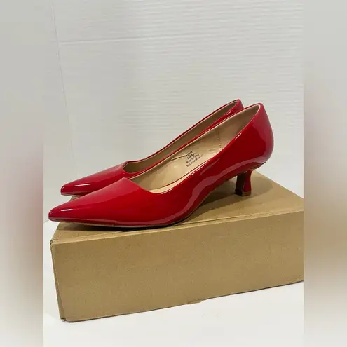 Journee Collection Celica Womens Pointed Closed Toe Kitten Heel Pumps. Size 6.5