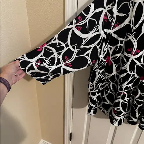 Liz Claiborne  3/4 Sleeve Pullover Tunic Blouse Black Floral Plus 3X