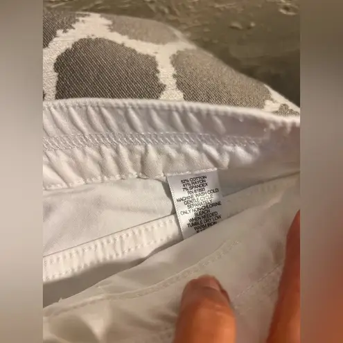 Isaac Mizrahi White Jeans boot cut flare 8P
Summer designer business casual NWOT