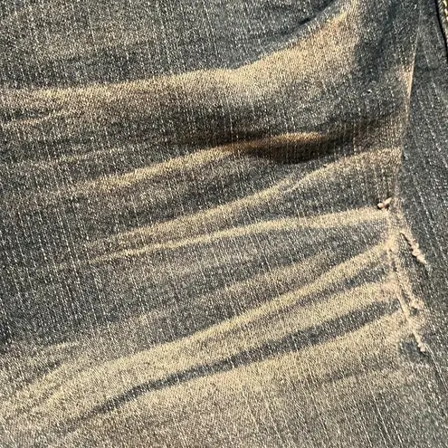 Truth Be Told distressed blue jean capris Size 8