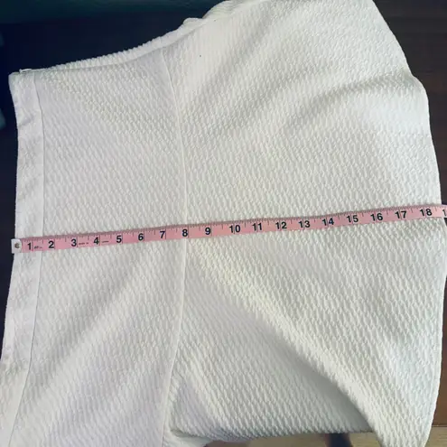 Loft  White Textured Skirt Flared Mini Above Knee Size‎ L