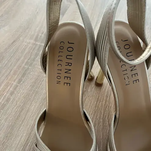Journee Collection Women Gold Annett Mid heel open toe pump 8.5 like new target