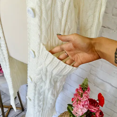 Boutique NEW Cream Cable Knit Sweater