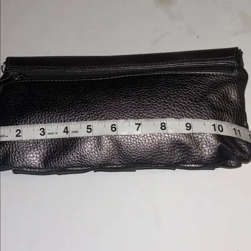 SILVER CLUTCH FAUX LEATHER RHINESTONE DESIGN 2 SNAP CLOSURE
ZIP POCKET OUTSIDE