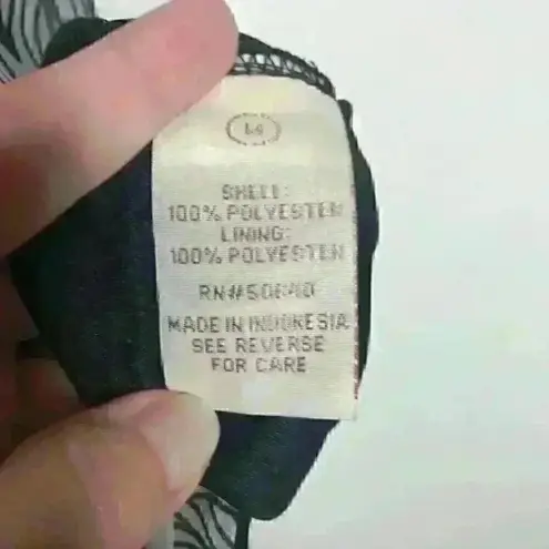 Jonathan Martin  Sleeveless top with Tie‎ neck Sz M