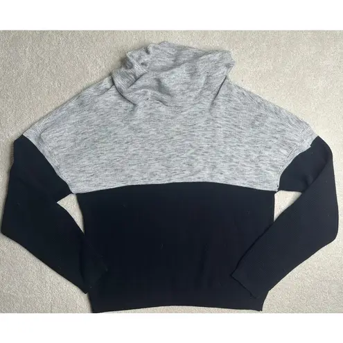 Cyrus : Two-Tone Cowl Neck Sweater Gray and Black