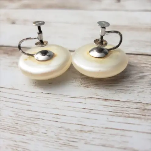 Trifari Vintage Screw On Earrings - Cream Pearlescent Circle
