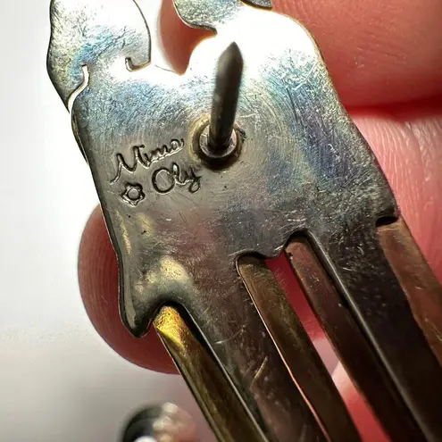 Two Sisters Mima & Oly with Hearts Brooch Pin Tri tone Metal