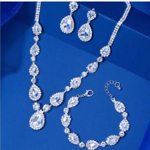 Miraculous Garden 4 Piece Teardrop Crystals Jewelry Set Rhinestones Silver Tone