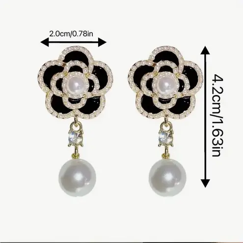 Exquisite Camellia Goddess Earrings Small Pearl Accent European Elegant Gold