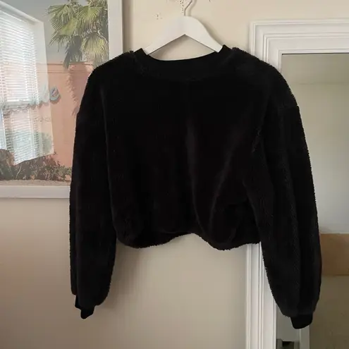 Apparis Harlow Fleece Cropped Crewneck Sweatshirt in Black Size Small/Medium