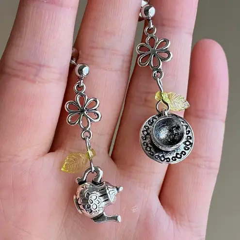 Handmade tea pot & cup unique fun fairy antique style dangle earrings🫖☕️🍃🌀