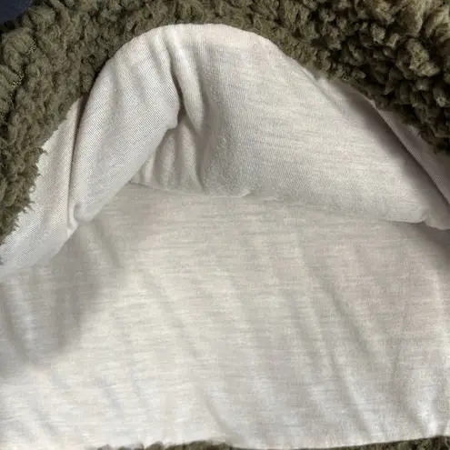 Thread and Supply Elm Pullover, Olive and Cream Fleece, Size Large Green